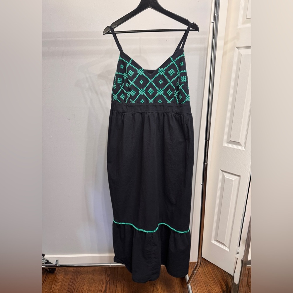 Ava & Viv Black Dress with Green Geometric Design